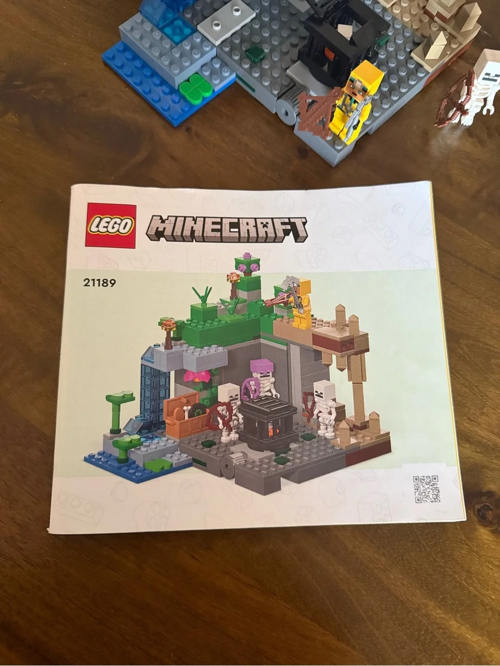 LEGO 21189 Minecraft The Skeleton Dungeon Kids Toy - Green/Grey